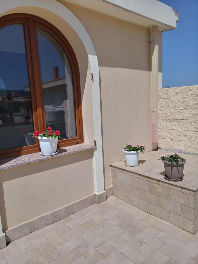 Luminoso Appartamento Con Terrazza......C.U......Q2483 Sinnai Exterior foto